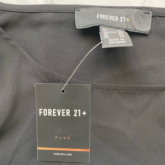 Forever 21 Plus 3x black top NWT - Picture 2 of 4